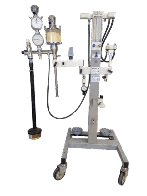 Dräger Sulla 19 Inhalationsnarkosegerät – Frontansicht mit Absorber, Manometer und Volumeter