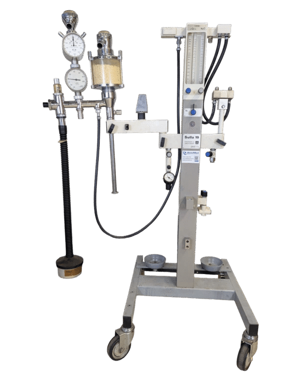 Dräger Sulla 19 Inhalationsnarkosegerät – Frontansicht mit Absorber, Manometer und Volumeter